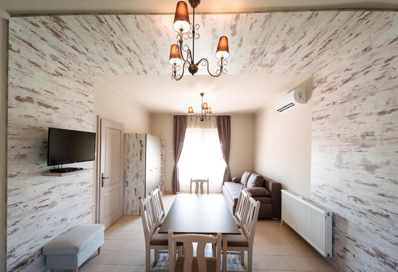 Aranyszarvas Panzio, Etterem Es Grillterasz Apartment Ngoại thất bức ảnh