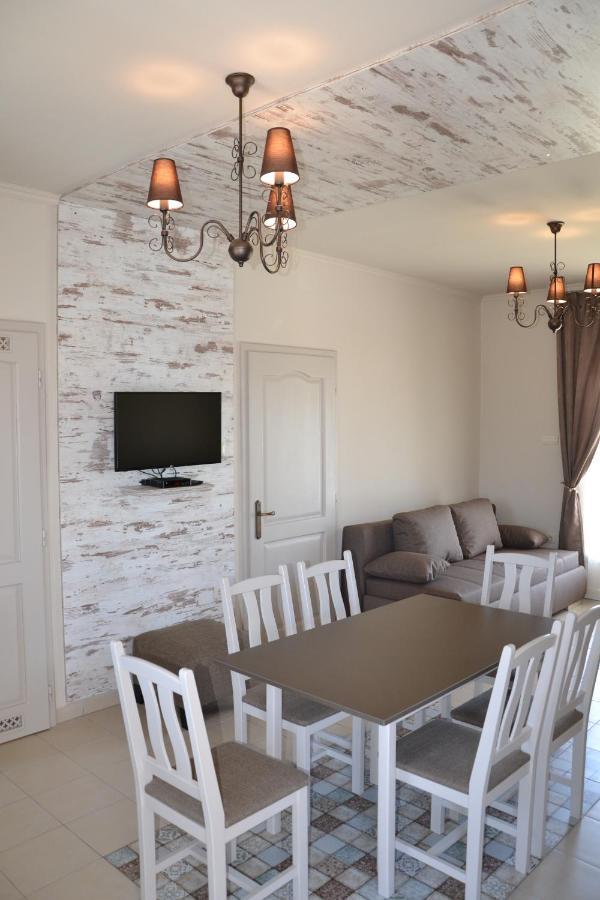 Aranyszarvas Panzio, Etterem Es Grillterasz Apartment Ngoại thất bức ảnh
