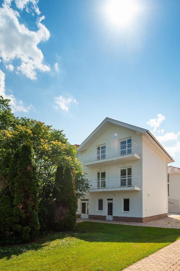 Aranyszarvas Panzio, Etterem Es Grillterasz Apartment Ngoại thất bức ảnh