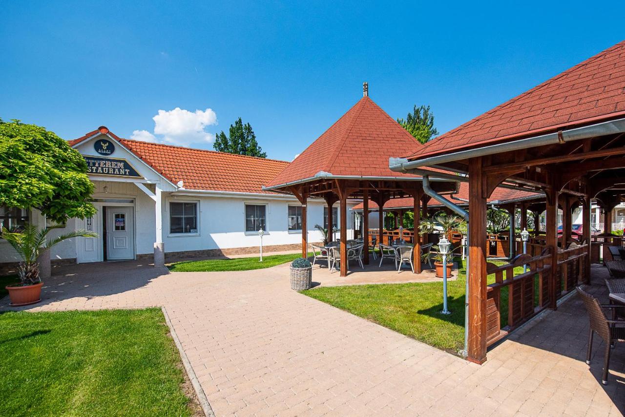 Aranyszarvas Panzio, Etterem Es Grillterasz Apartment Ngoại thất bức ảnh