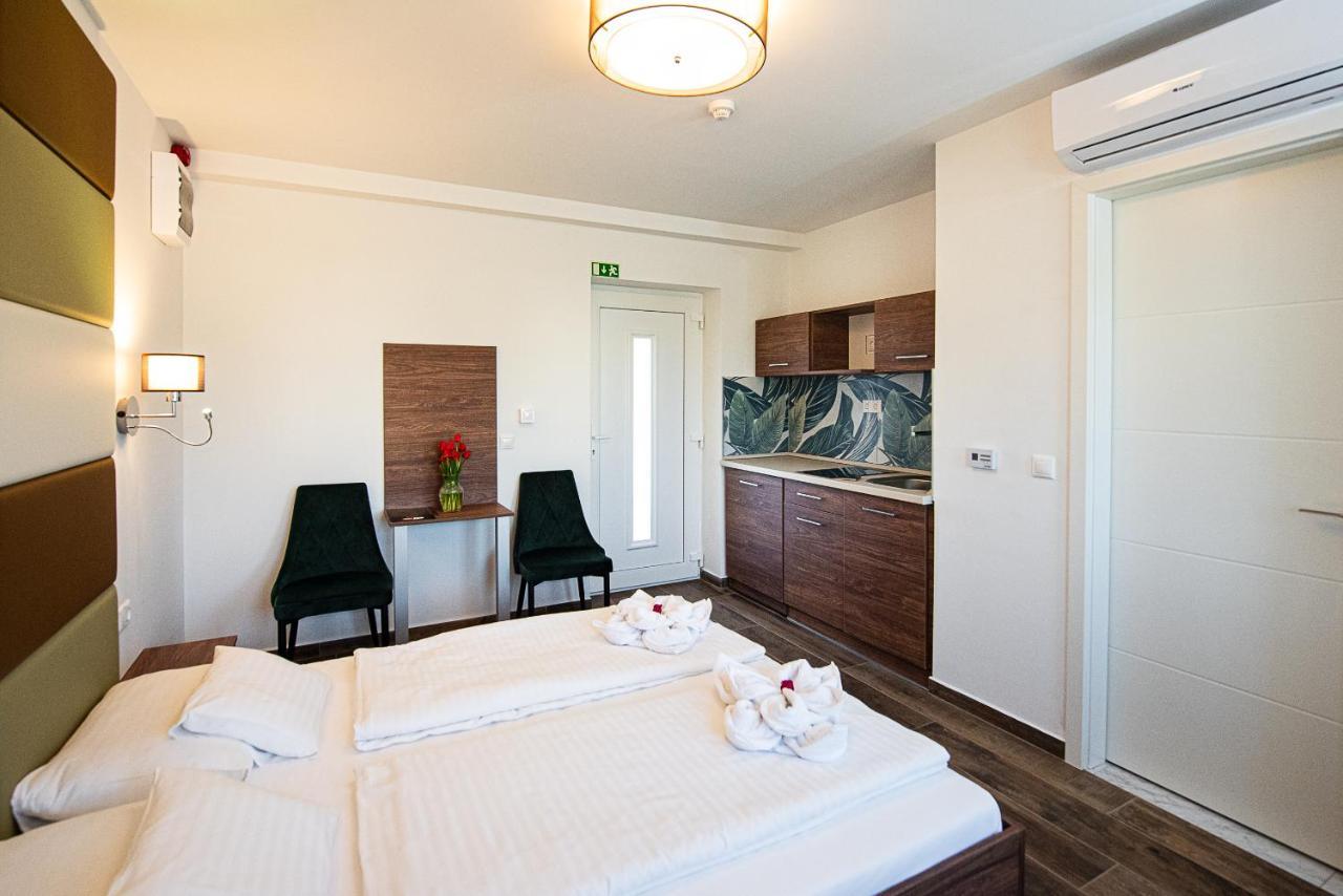 Aranyszarvas Panzio, Etterem Es Grillterasz Apartment Ngoại thất bức ảnh