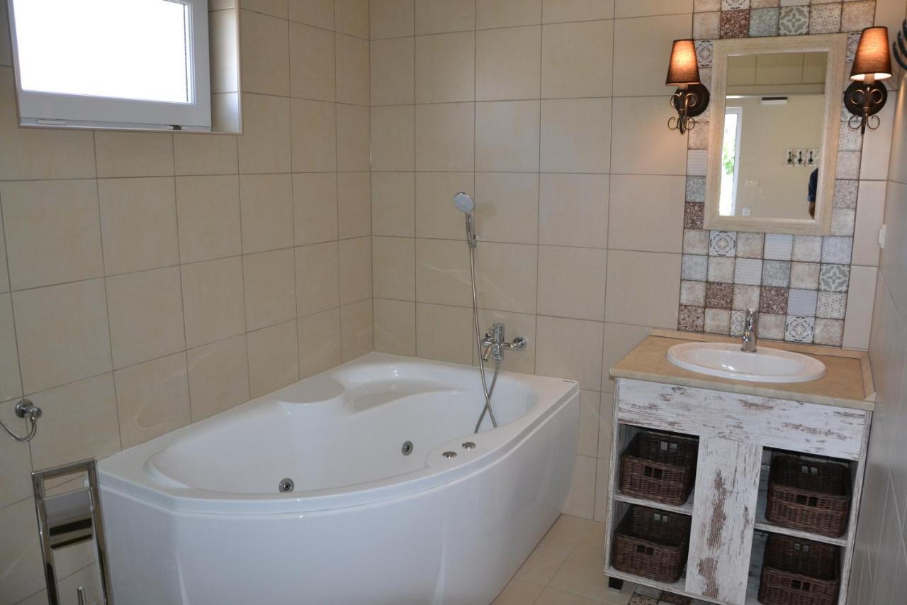 Aranyszarvas Panzio, Etterem Es Grillterasz Apartment Ngoại thất bức ảnh