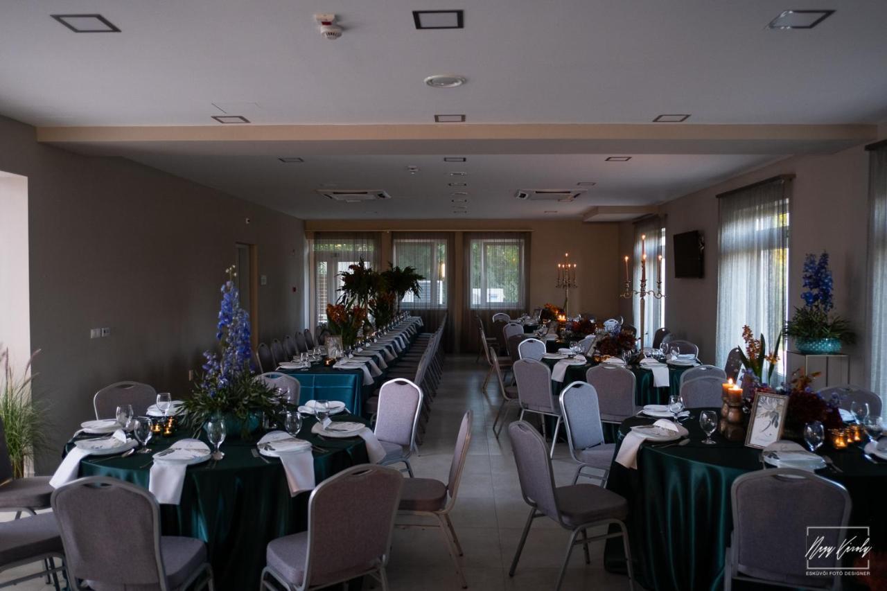 Aranyszarvas Panzio, Etterem Es Grillterasz Apartment Ngoại thất bức ảnh