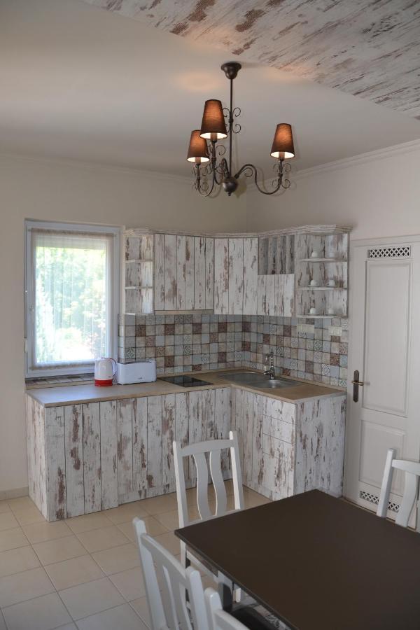 Aranyszarvas Panzio, Etterem Es Grillterasz Apartment Ngoại thất bức ảnh