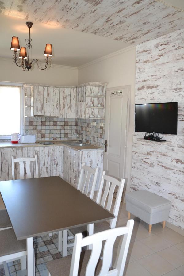 Aranyszarvas Panzio, Etterem Es Grillterasz Apartment Ngoại thất bức ảnh