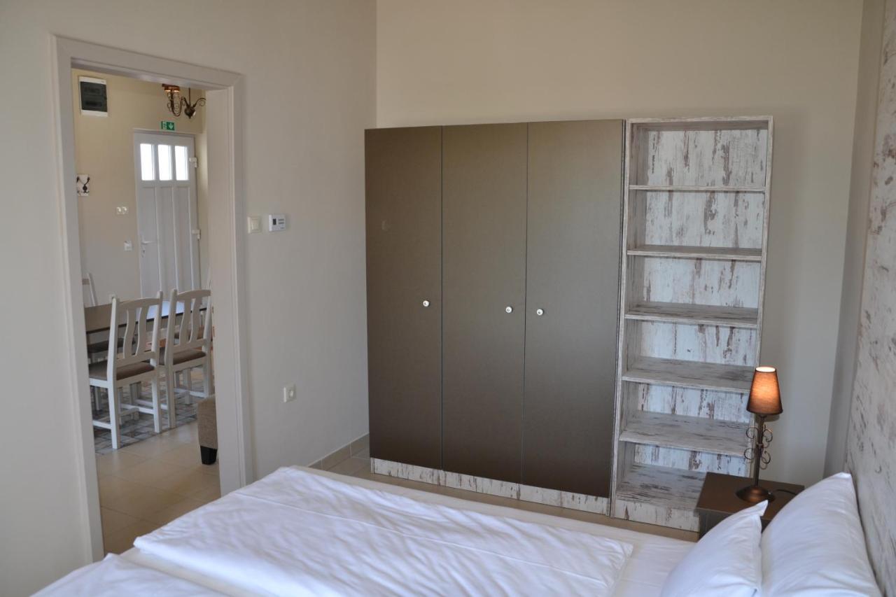 Aranyszarvas Panzio, Etterem Es Grillterasz Apartment Ngoại thất bức ảnh