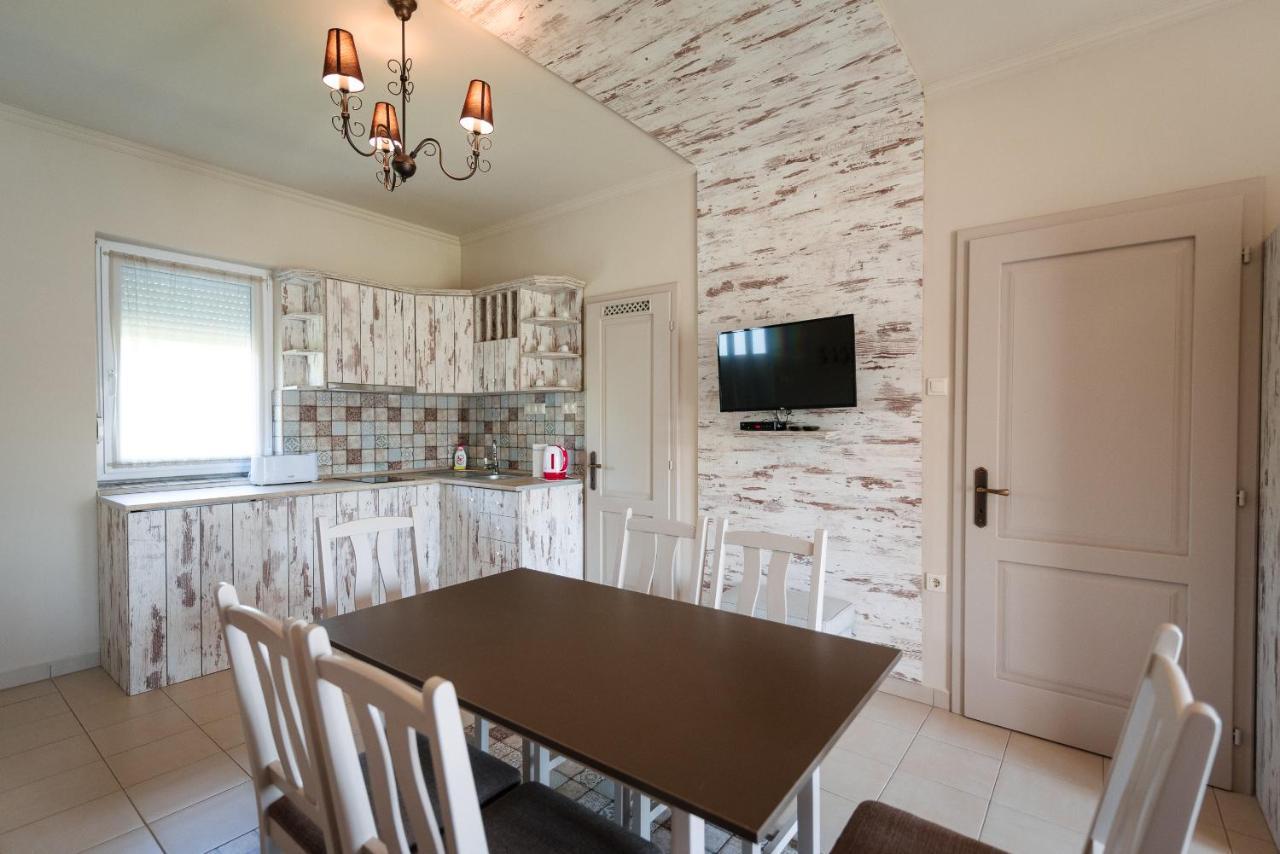 Aranyszarvas Panzio, Etterem Es Grillterasz Apartment Ngoại thất bức ảnh