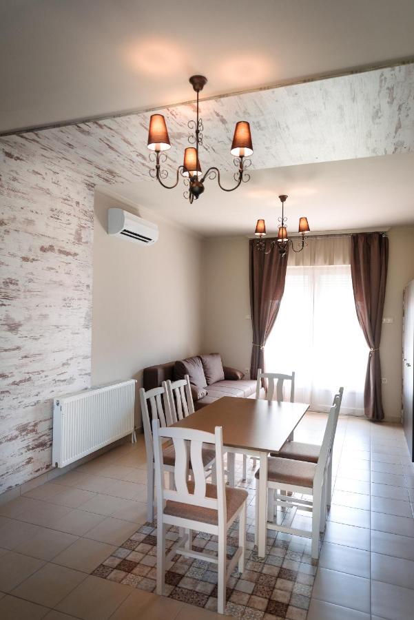 Aranyszarvas Panzio, Etterem Es Grillterasz Apartment Ngoại thất bức ảnh